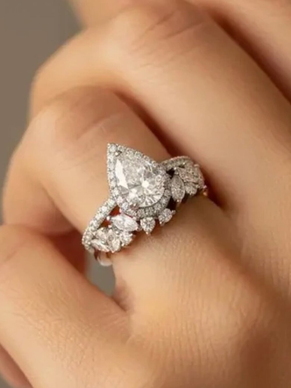 NEW 18k White Gold Pear Cut Diamond Ring Teardrop Ring Set of 2 Ring Bands